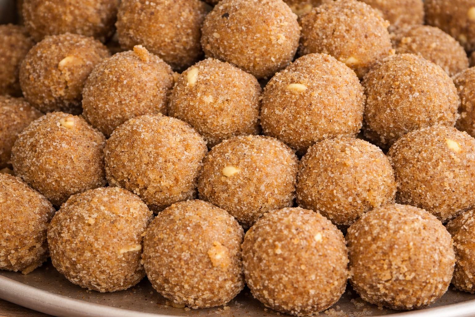 Gond Laddu